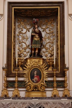 Urbino, İtalya - 12 Eylül 2024: Urbino 'daki Duomo' nun İçi. Marş, İtalya