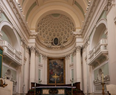 Urbino, İtalya - 12 Eylül 2024: Urbino 'daki Duomo' nun İçi. Marş, İtalya