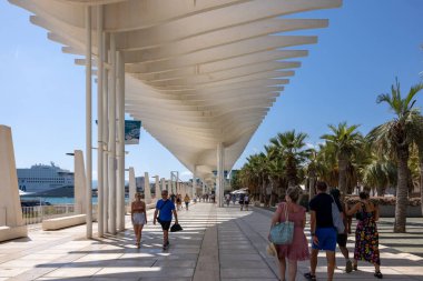 Malaga, İspanya - 10 Eylül 2023: Paseo del Muelle Uno liman bölgesinde, Malaga, İspanya