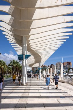 Malaga, İspanya - 10 Eylül 2023: Paseo del Muelle Uno liman bölgesinde, Malaga, İspanya