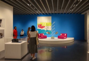 Malaga, İspanya - 10 Eylül 2023: MIXtree Music Interface Lounge by Matali Crasset by Collective exhibition - Malaga 'daki Center Pompidou' da kendine ait bir zaman. İspanya