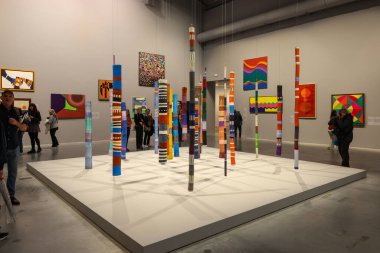 Venedik, İtalya - 7 Mayıs 2024: 60 Venedik Sanat Bienali. Bambus anni 1960-70 by Ione Saldahna, akrilik on bamboo and The Nucleo Stroico, Abstraction in the Global South by 37 artist