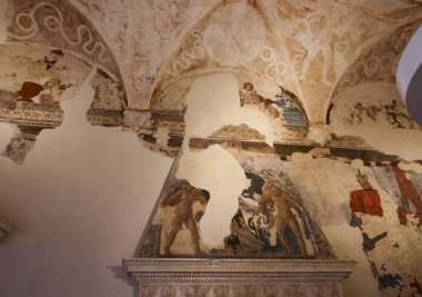 Urbino, İtalya - 12 Eylül 2024: Jole apartmanının ihtişamının kalıntıları, İtalya 'nın Urbino kentindeki Ducal Sarayı' nın en eski kısmı..