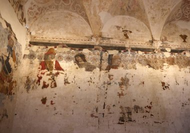 Urbino, İtalya - 12 Eylül 2024: Jole apartmanının ihtişamının kalıntıları, İtalya 'nın Urbino kentindeki Ducal Sarayı' nın en eski kısmı..