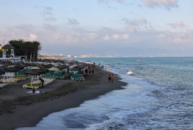 Gottingen, Almanya - 15 Nisan 2023: Gottingen, Almanya 'nın merkezinde yarı keresteli Schrder Evi.