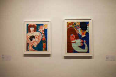 Venedik, İtalya - 7 Mayıs 2024: 60 Venedik Sanat Bienali. Kleopatre Pape altın, Ben Hur ise Paris 'ten Aloise Corbaz tarafından ısırıldı.