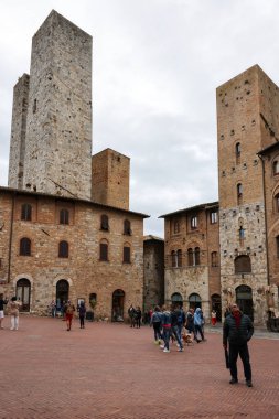 San Gimignano, İtalya - 17 Eylül 2022 San Gimignano Piazza Duomo. Toskana, İtalya