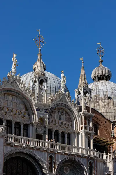 İtalya, Venedik 'teki Saint Mark Bazilikasının güney cephesi.