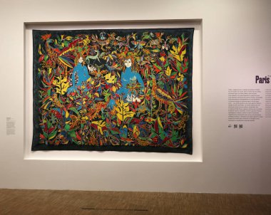 Paris, Fransa - 19 Mart 2025: The Center Pompidou 'daki Paris Noir sergisi 1950' lerden 2000 'e kadar Fransa' daki 150 siyahi sanatçının çalışmalarını sunar.