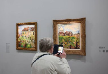 Paris, Fransa - 19 Mart 2025: The Center Pompidou 'da Suzanne Valadon' un monografik sergisi (1865-1938), cesur ve ikonik bir sanatçı ve neslinin en önemli örneklerinden biri.. 
