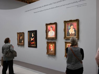 Paris, Fransa - 19 Mart 2025: The Center Pompidou 'da Suzanne Valadon' un monografik sergisi (1865-1938), cesur ve ikonik bir sanatçı ve neslinin en önemli örneklerinden biri.. 