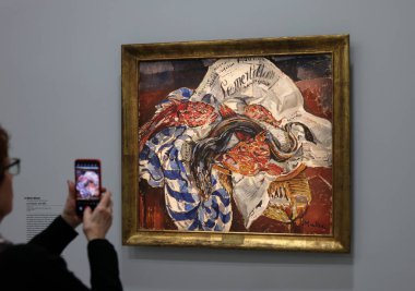 Paris, Fransa - 19 Mart 2025: The Center Pompidou 'da Suzanne Valadon' un monografik sergisi (1865-1938), cesur ve ikonik bir sanatçı ve neslinin en önemli örneklerinden biri.. 