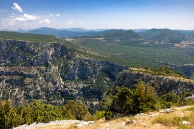 Fransa 'nın güneydoğusundaki Alpes-de-Haute-Provence bölgesinde yer alan Verdon Nehri tarafından oluşturulan derin ve dik bir kanyon.