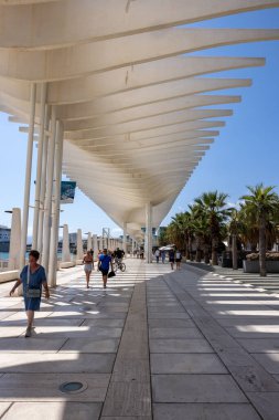 Malaga, İspanya - 10 Eylül 2023: Paseo del Muelle Uno liman bölgesinde, Malaga, İspanya