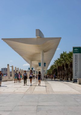 Malaga, İspanya - 10 Eylül 2023: Paseo del Muelle Uno liman bölgesinde, Malaga, İspanya