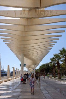 Malaga, İspanya - 10 Eylül 2023: Paseo del Muelle Uno liman bölgesinde, Malaga, İspanya