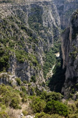Fransa 'nın güneydoğusundaki Alpes-de-Haute-Provence bölgesinde yer alan Verdon Nehri tarafından oluşturulan derin ve dik bir kanyon.