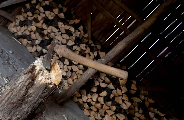 Odun Kesen Baltaların Yakın Çekimi Telifsiz Stok Imajlar