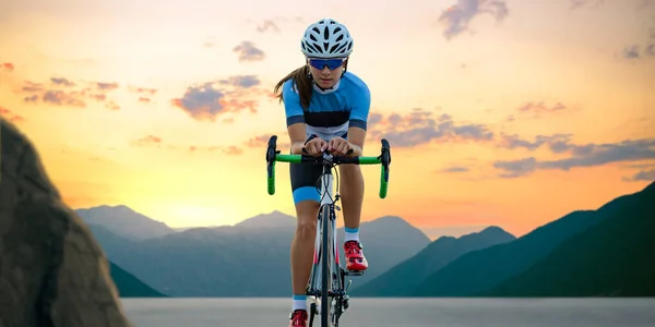 Woman Cyclist Riding Road Bike Road Beautiful Mountains Sunset Adventure — Stock Photo, Image