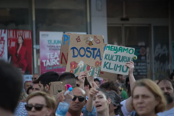 Протесты Белграде Лозунгами Против Правительства Бездействия Борьбе Насилием Школах — стоковое фото