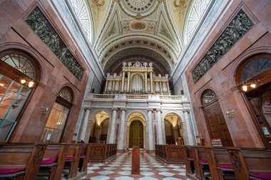 Esztergom Bazilikasının güzel iç mekanı