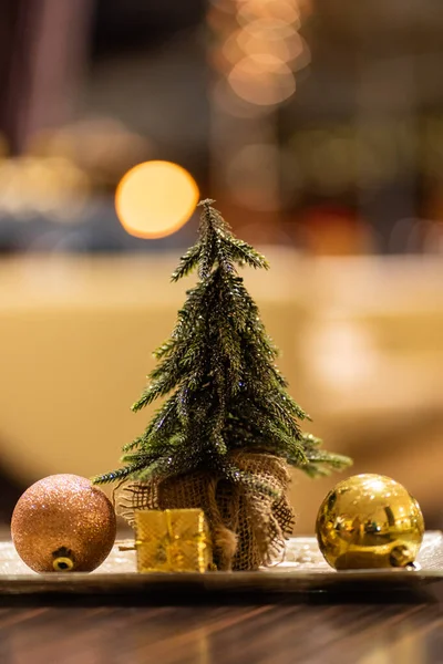 Золотое Рождественское Украшение Столе — стоковое фото