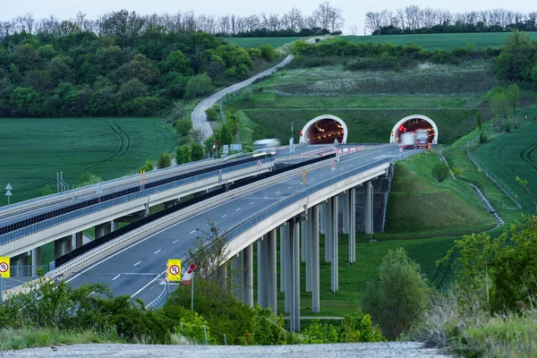 Autostrada Ungherese Con Tunnel Alla Sera Fotografia Stock