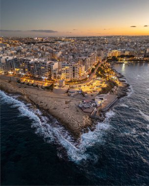 Hava fotoğrafı Malta, Sliema 'dan gece gün batımından sonra