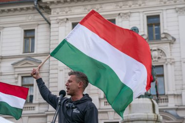 Pecs, Macaristan - 11 Nisan 2025: Macar siyasetçi Peter Macar muhalefet lideri ve Tisza partisi bir konuşma yaptı