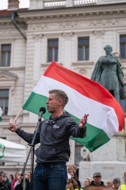 Pecs, Macaristan - 11 Nisan 2025: Macar siyasetçi Peter Macar muhalefet lideri ve Tisza partisi bir konuşma yaptı
