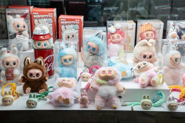 Side, Türkiye 29 Temmuz 2025. Labubu oyuncakları bir dükkanda.
