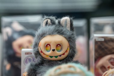 Side, Türkiye 29 Temmuz 2025. Labubu oyuncakları bir dükkanda.