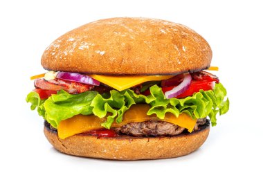 Hamburgerli güzel hamburger, ızgara biftek, duble peynir, domates, soğan ve salata - beyaz arka planda stüdyo fotoğrafçılığı