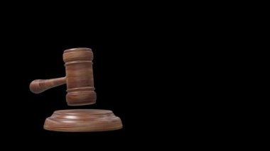 Tahta bir zemine çarpan mahkeme ya da açık artırma tokmağı - şeffaf arkaplan üzerine hazırlanmış 3D video