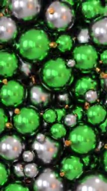 Noel temalı video geçişi ekranı dolduruyor ve sonra dikey video boşaltılıyor.