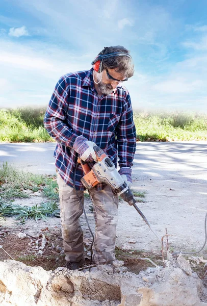 Homme Travail Avec Jackhammer Sur Mur — Photo