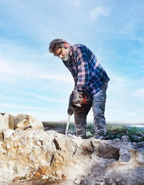 Homme Travail Avec Jackhammer Sur Mur — Photo
