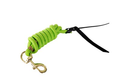 Beyaz arkaplan önünde dizginleri salla