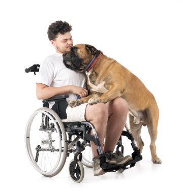 Beyaz arka planda siyah tekerlekli sandalye