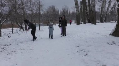 Ukraine, Novomoskovsk 04.01.2023. Nature has no war, nature arranged a holiday in winter for several days, for people during the war in Ukraine.