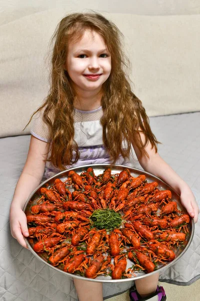 Beautiful Baby Girl Big Tray Delicious Boiled Crayfish — Stock Photo, Image