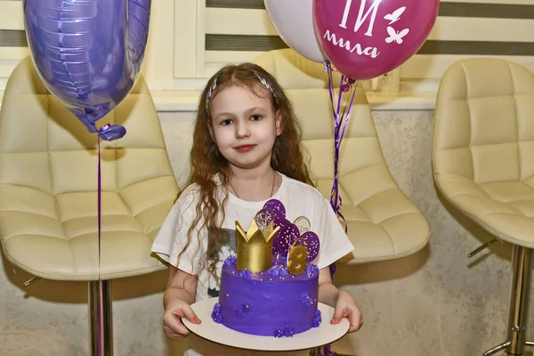 Aniversário Menina Comemorado Pela Família Casa Restaurante — Fotografia de Stock