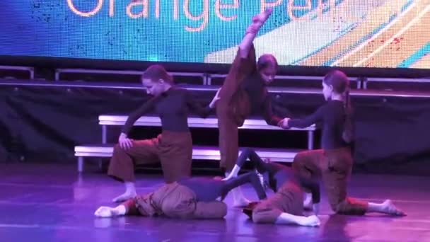 乌克兰第聂伯罗彼得罗夫斯克市2024年 现代编舞的橙色鹈鹕节 8至16岁儿童和青少年的竞赛 — 图库视频影像