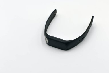 Etkinlik takip cihazı, bir kişinin hareketlerini ve fiziksel tepkilerini ölçen ve iyileştiren bir cihazın üzerindeki elektronik cihaz veya uygulamadır..