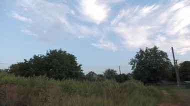 Gün batımında güzel kırsal manzaralar, Korolevka Novomoskovsk köyü Ukrayna bölgesi.