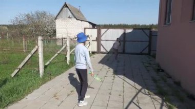 Baharın ilk sıcak günlerinde aileler dinlenmek, dans etmek, açık hava oyunları oynamak için kırsala giderlerdi..