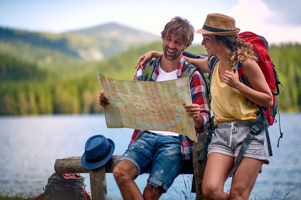 Young Adult Caucasian Couple Taking Break Nature Looking Map Smiling — Stock Photo, Image