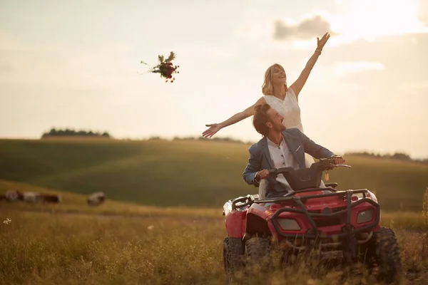 Attractive Newlyweds Driving Quad Together Nature Rural Wedding Concept — Stock Photo, Image