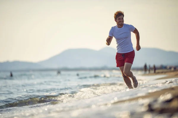 Young People Running Beach Athletic Man Jogging Beach Enjoying Sun — Stock Photo, Image