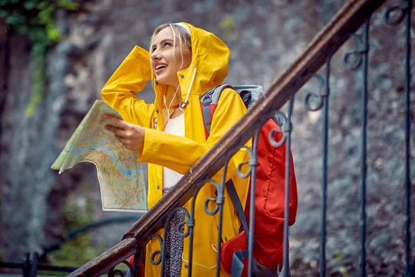 Walk City Rain Young Blonde Map Raincoat Enjoying View Summertime — Stock Photo, Image
